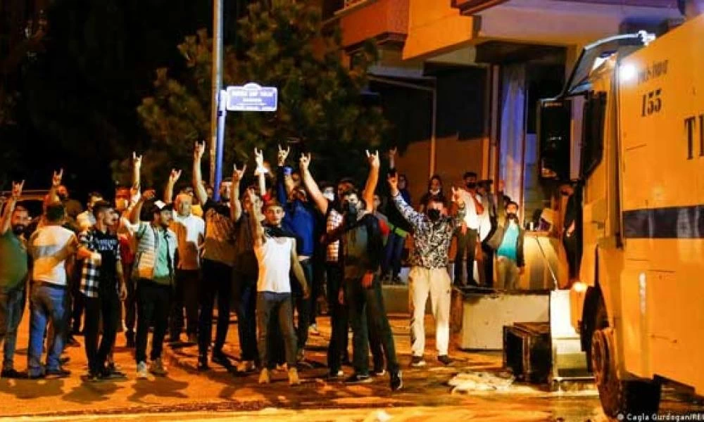 Βανδαλισμοί περιουσιών μεταναστών στην Τουρκία-Ο ρατσισμός στα ύψη-Αναμένεται νέο κύμα μεταναστών στην Ελλάδα;